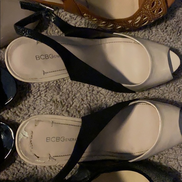 Size 10-11 Women’s with wide fitment. - Picture 7 of 9